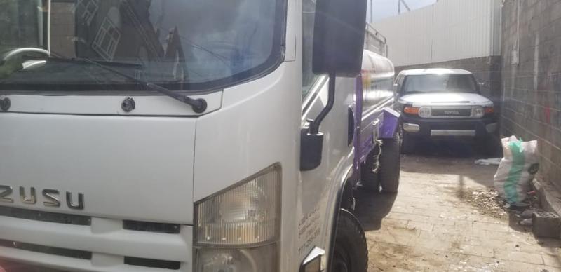 Isuzu  • 2010 • 1,999 km 8