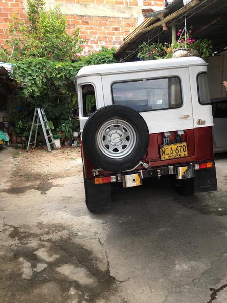 Toyota FJ Cruiser • 1978 • 100,000 km 3