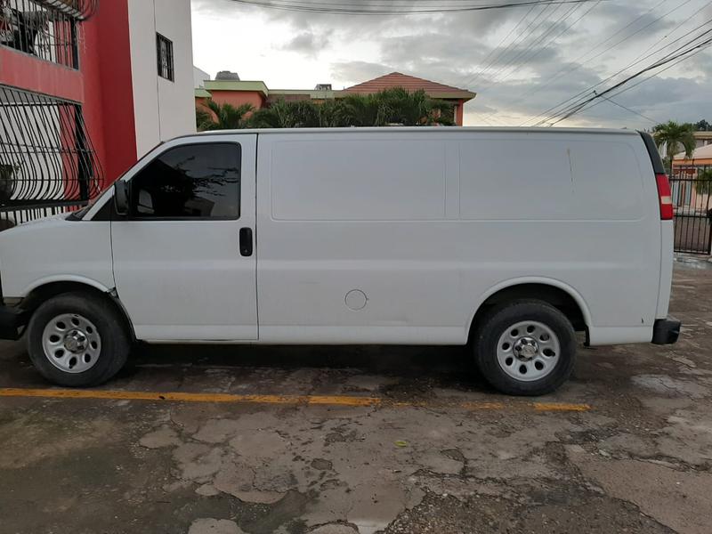 Chevrolet Express 1500 • 2013 • 150,000 km 1