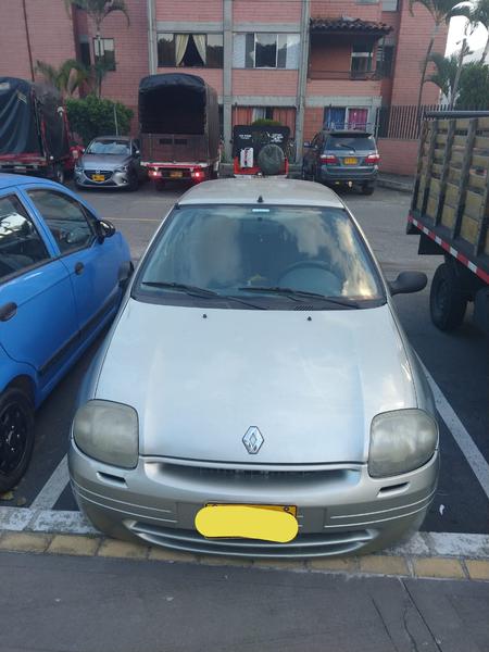 Renault Symbol • 2003 • 188,000 km 2