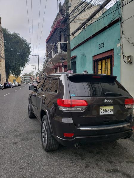 Jeep Grand Cherokee • 2017 • 164,000 km 4