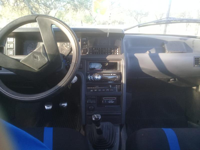 Renault 18 • 1989 • 230,000 km 3