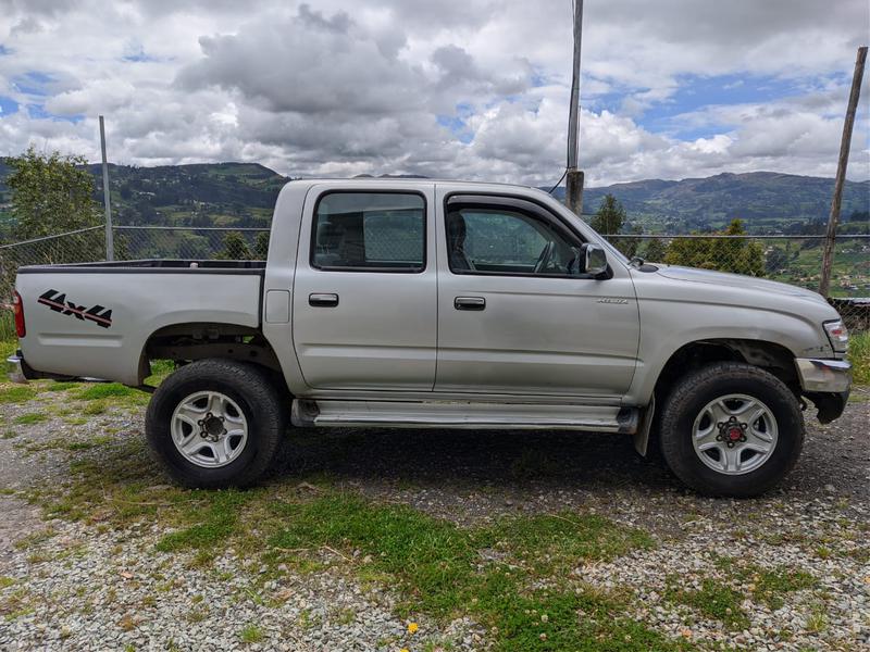 Toyota Hilux • 2005 • 180,000 km 2
