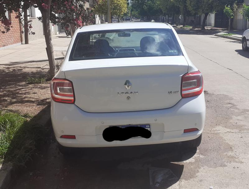 Renault Logan • 2018 • 33,500 km 2