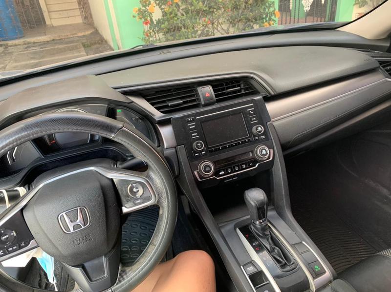 Honda Civic • 2016 • 50,000 km 4