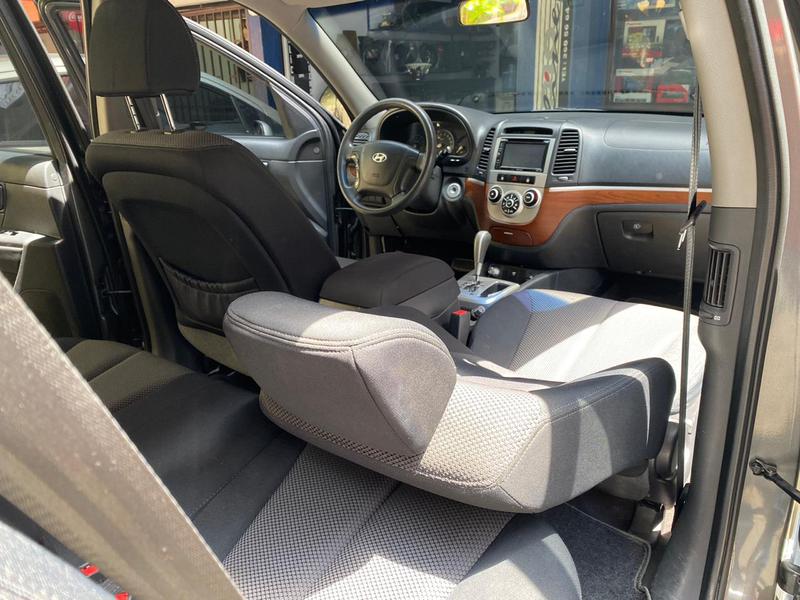 Hyundai Santa Fe • 2009 • 115,000 km 6