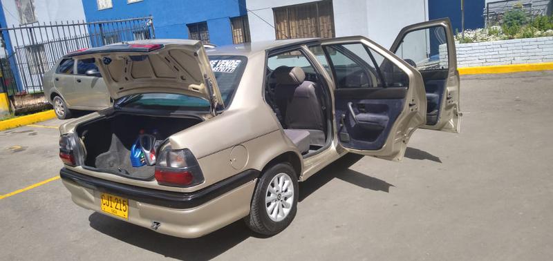 Renault 10 • 2001 • 149,000 km 3