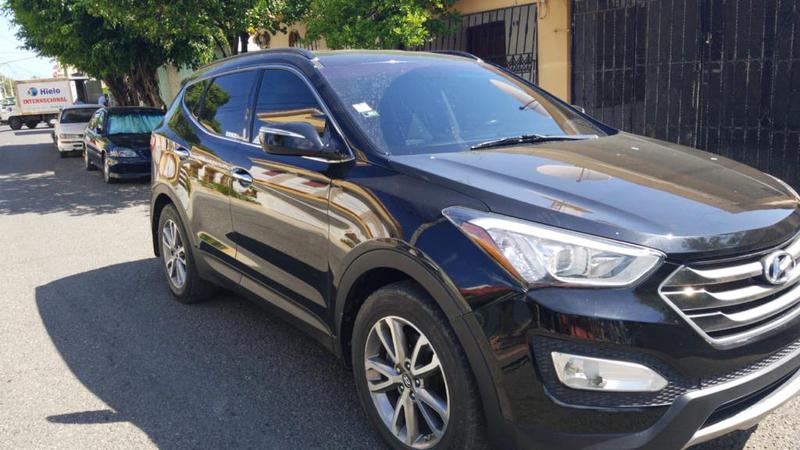 Hyundai Santa Fe • 2014 • 60,000 km 2