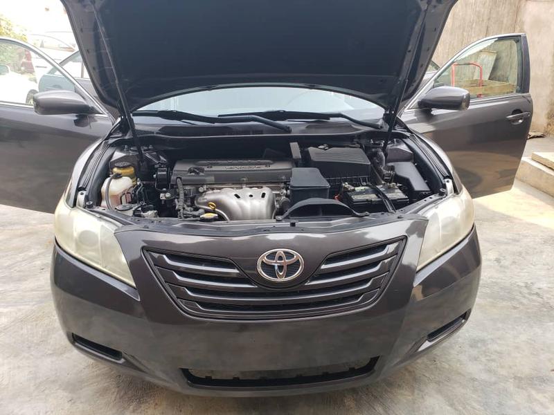 Toyota Camry • 2009 • 100,000 km 2