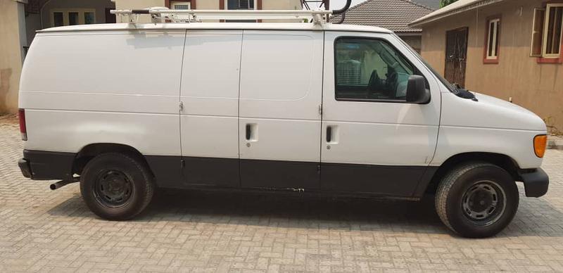 Ford 350 • 2005 • 215,803 km 2