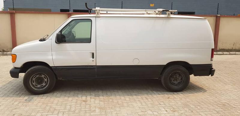 Ford 350 • 2005 • 215,803 km 4