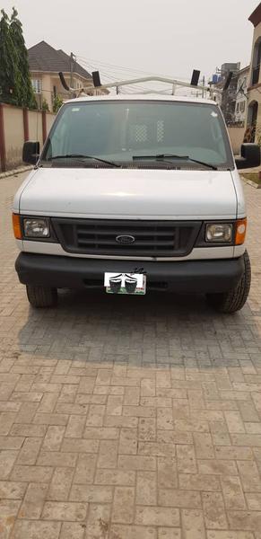 Ford 350 • 2005 • 215,803 km 1
