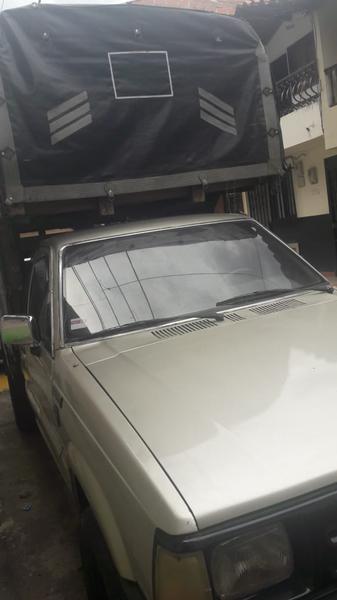 Mazda B2500 • 1995 • 195,000 km 2