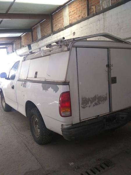 Ford F-150 • 2006 • 200,000 km 7