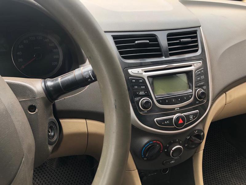 Hyundai Accent • 2012 • 245,249 km 3