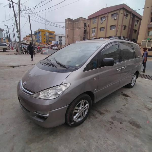 Toyota Prius • 2010 • 10,115 km 3