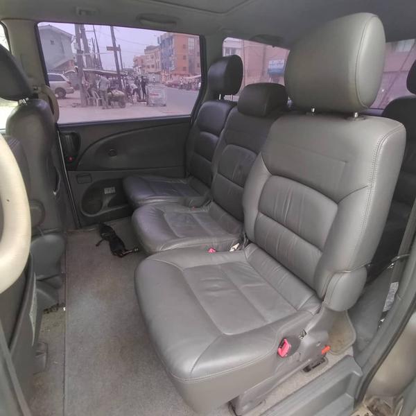 Toyota Prius • 2010 • 10,115 km 11