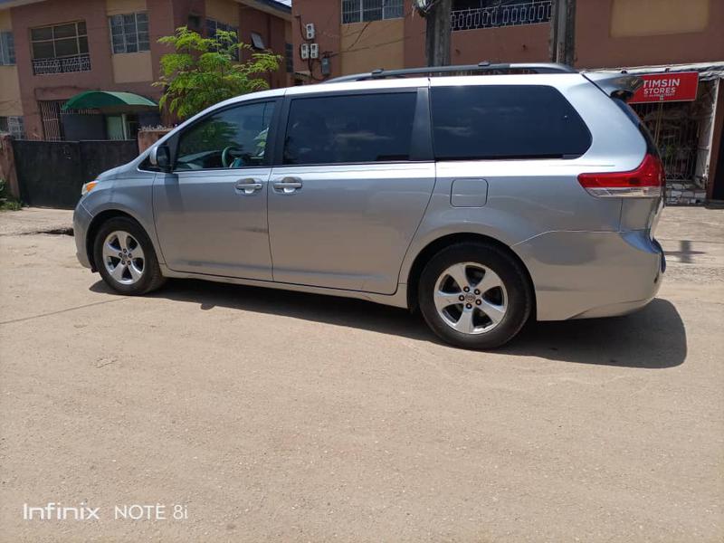 Toyota Sienna • 2011 • 100,000 km 2