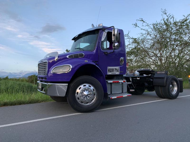 Freightliner M2106 • 2008 • 650,000 km 1