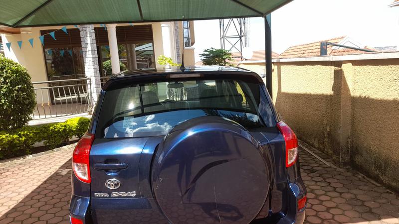 Toyota RAV4 • 2007 • 114,000 km 10