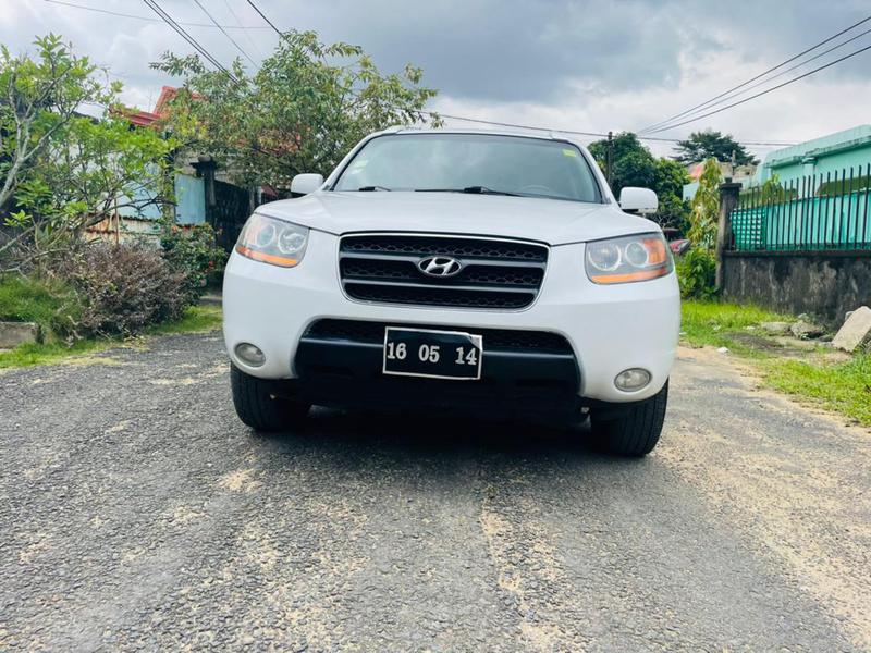 Hyundai Santa Fe • 2008 • 90,000 km 5