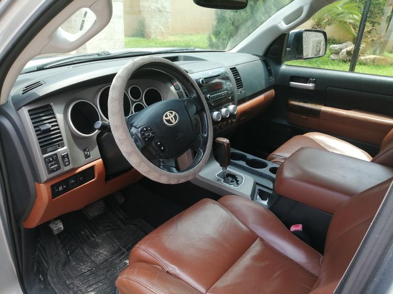 Toyota Tundra • 2010 • 230,000 km 7
