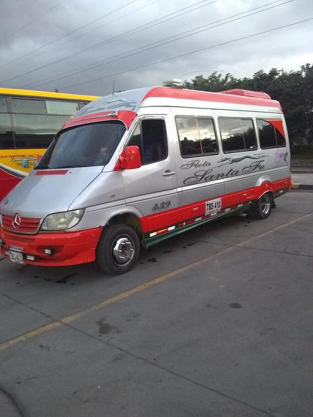 Mercedes-Benz Sprinter • 2009 • 123,456 km 2