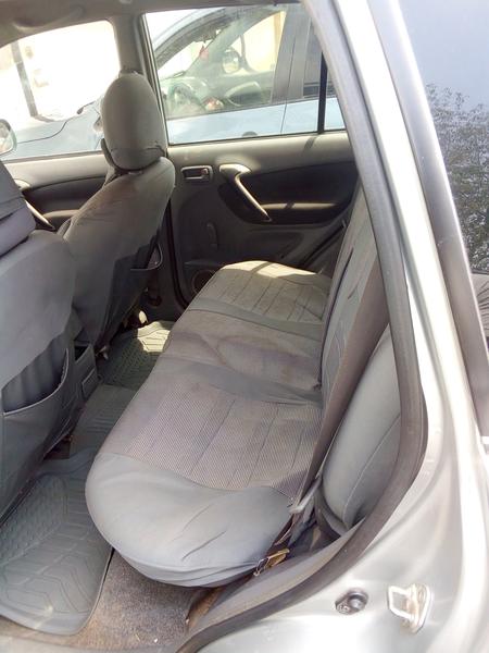 Toyota  • 2000 • 2 km 4