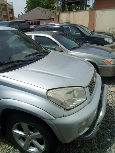 Toyota  • 2000 • 2 km 2