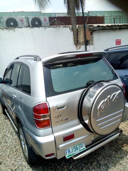 Toyota  • 2000 • 2 km 5