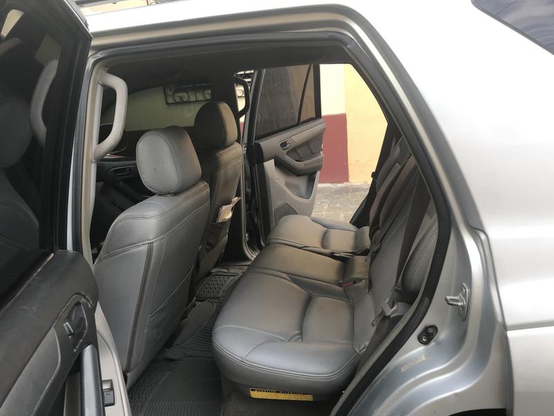 Toyota 4 Runner Limited • 2005 • 275,000 km 5