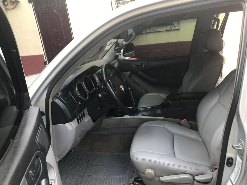 Toyota 4 Runner Limited • 2005 • 275,000 km 3