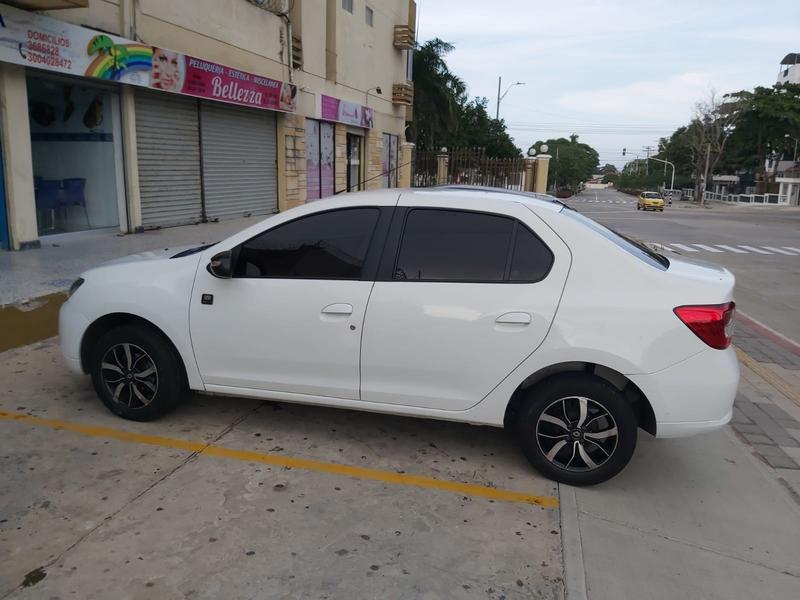 Renault Logan • 2018 • 52,000 km 2