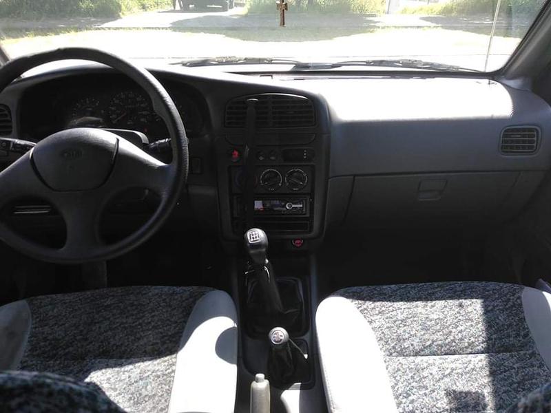 Kia  • 2000 • 130,000 km 4