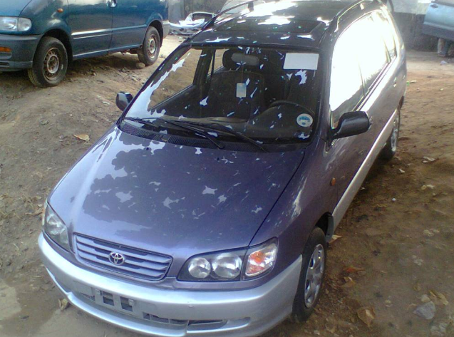 Toyota Picnic • 2004 • 64,582 km 11