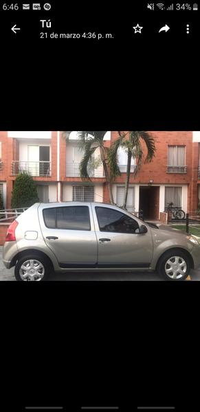 Renault Sandero • 2011 • 63,000 km 1