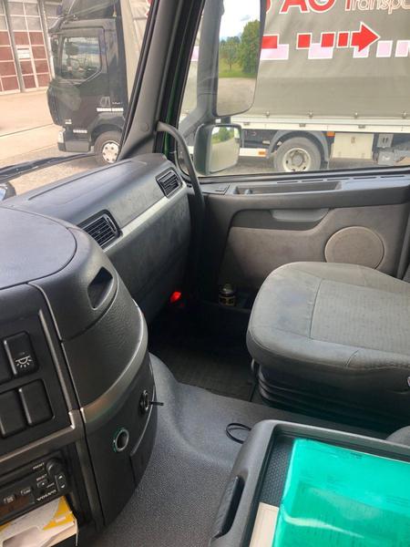 Volvo 240 • 2018 • 282,000 km 2