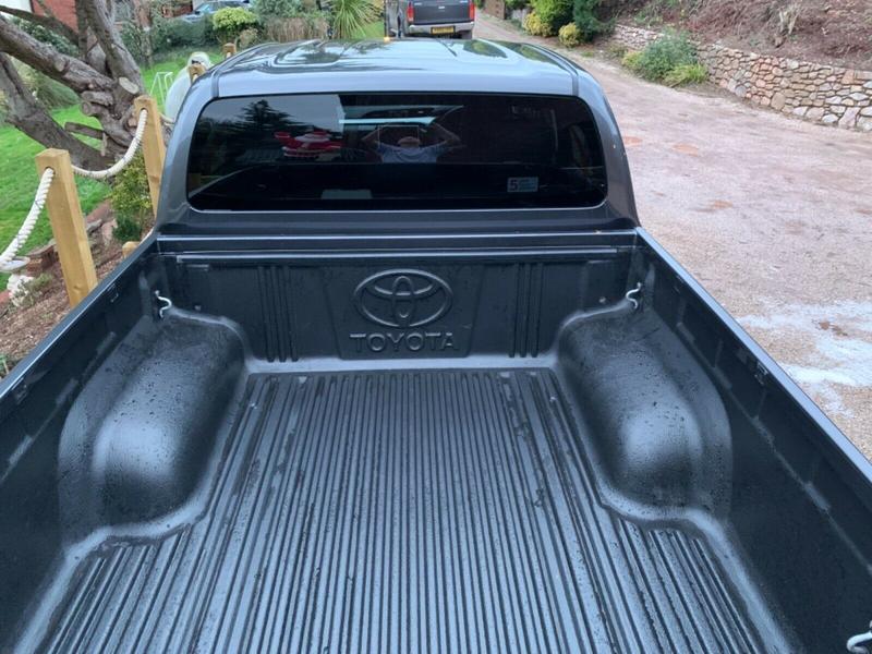 Toyota Hilux • 2018 • 10,700 km 3