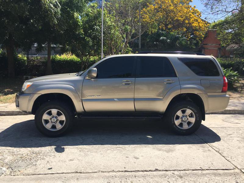 Toyota 4 Runner Limited • 2007 • 246,000 km 1