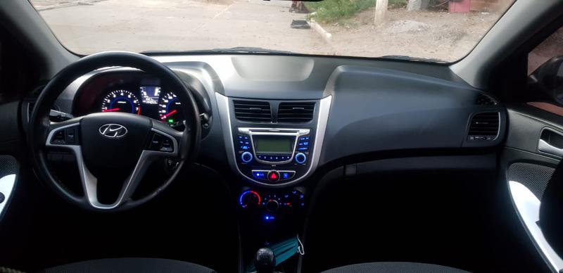 Hyundai Accent • 2012 • 150,000 km 1