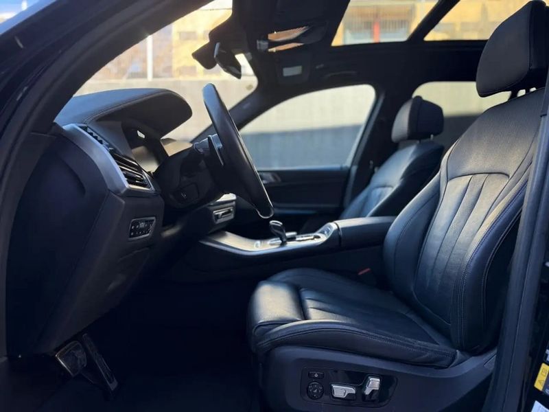 BMW X5 • 2020 • 89,000 km 4