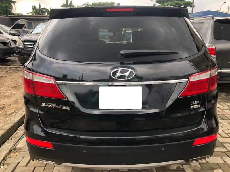 Hyundai Santa Fe • 2018 • 50,000 km 2