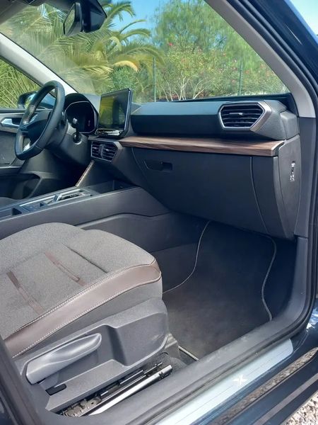 Seat Leon • 2021 • 35,200 km 5