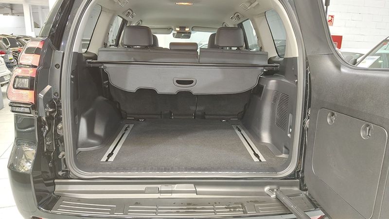 Toyota Land Cruiser • 2020 • 25,997 km 17