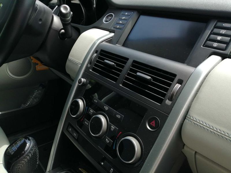 Land Rover Discovery Sport • 2017 • 86,000 km 6