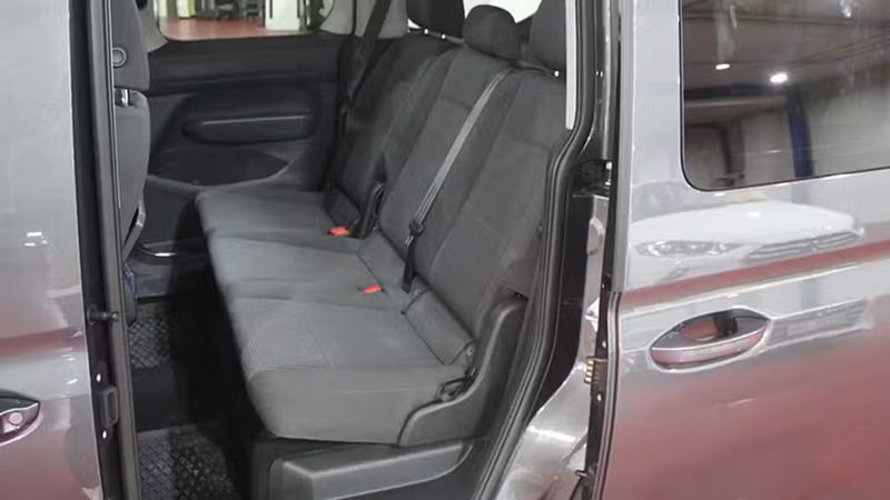 Volkswagen Caddy • 2021 • 44,361 km 10