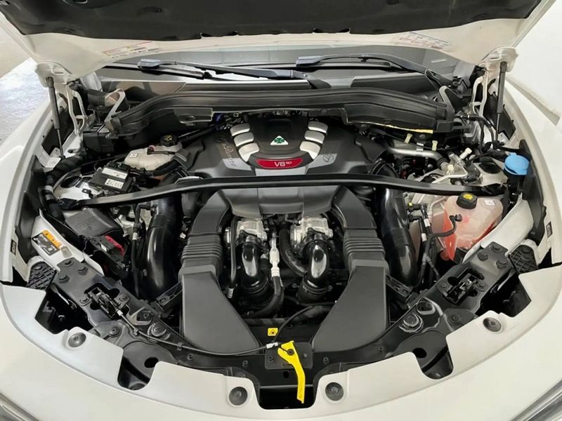 Alfa Romeo Stelvio • 2018 • 120,000 km 13