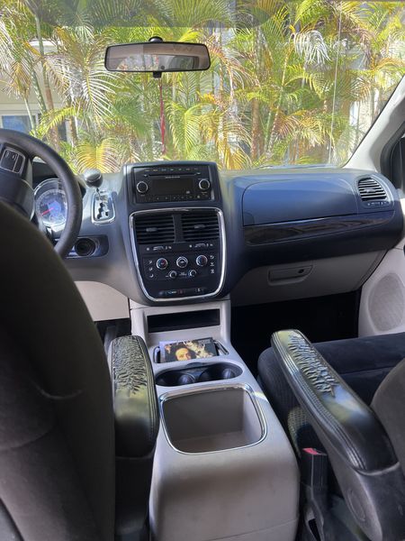 Dodge Caravan • 2016 • 180,000 mi 6