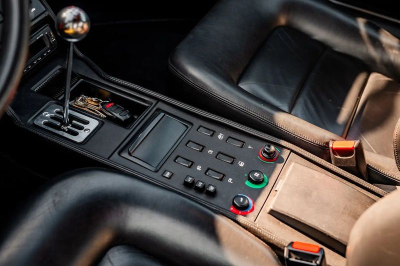 Ferrari FF • 1992 • 31,700 km 9