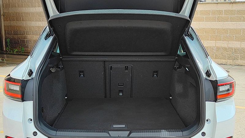 Volkswagen ID.4 • 2022 • 33,553 km 11